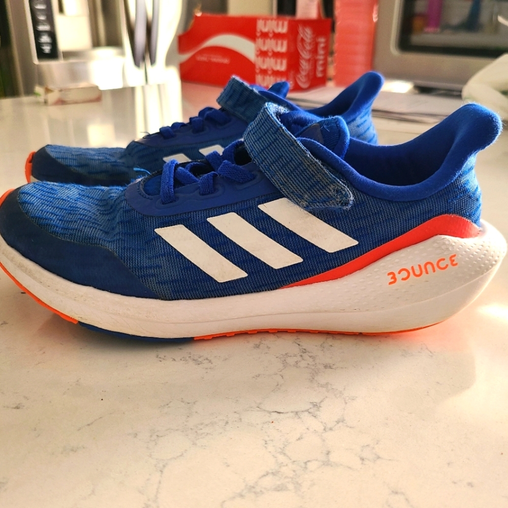 Adidas EQ21 Bounce 2.0 running sneakers in boys size 3